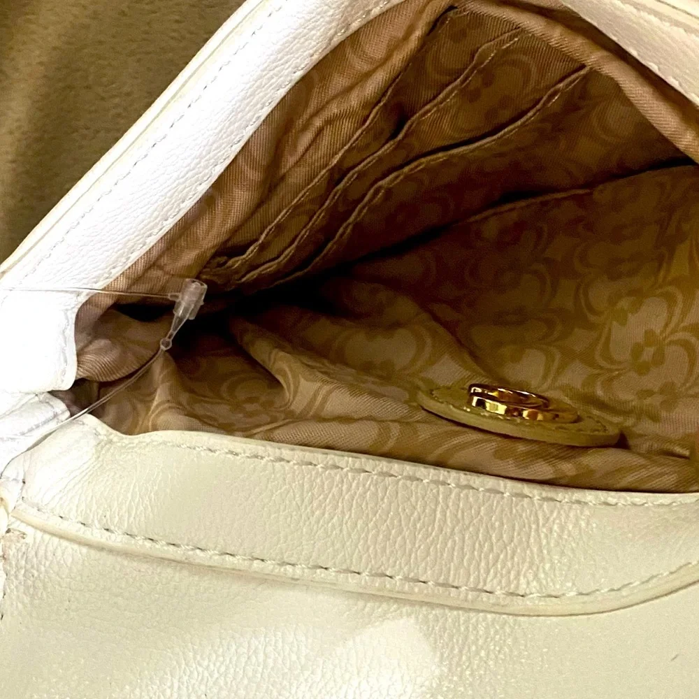 White Clutch/Wristlet NEW